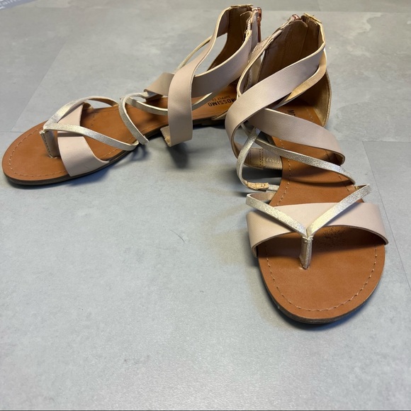 Neutral colored sandals - Picture 6 of 7